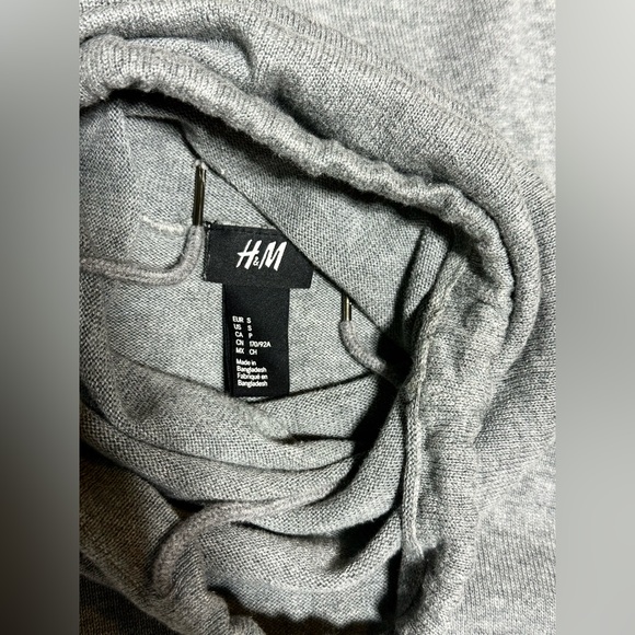 H&M Cowl Neck Drawstring Sweater size Small - Picture 11 of 13